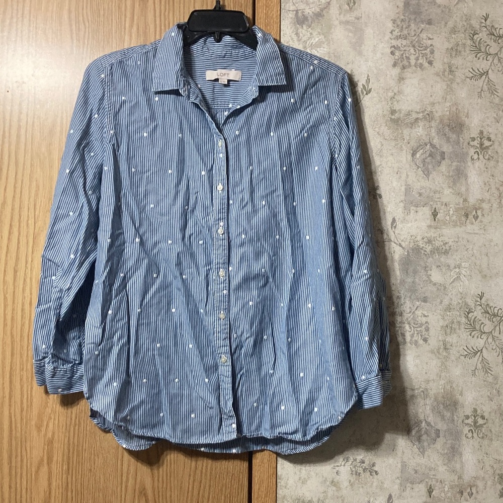 LOFT Women’s Size XL Light Blue and White Striped With White Dots Shirt